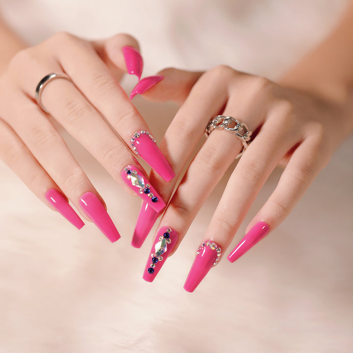 Elegant Nail Art with Glitter Decoration Kalsten