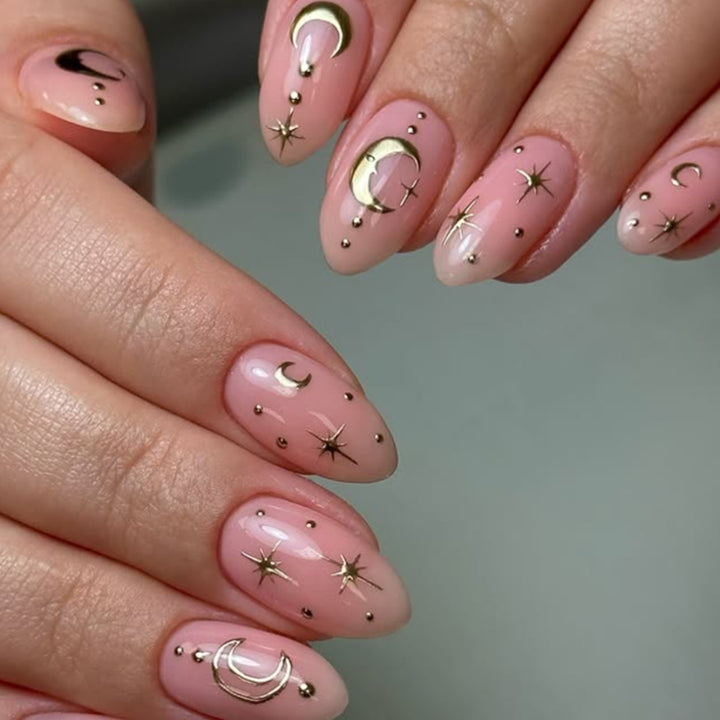Artificial nail art with playful dots and bows Kalsten