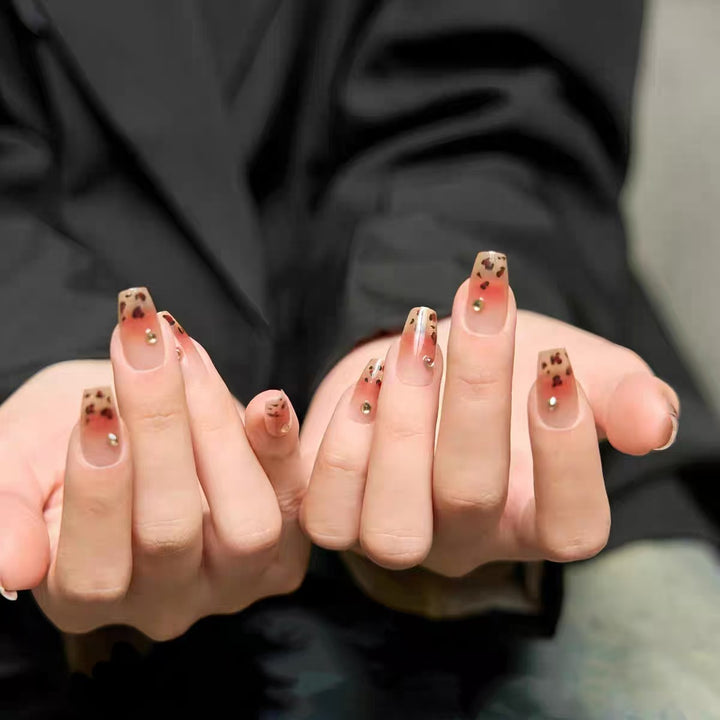 Artificial nails with elegant leopard pattern and glitter accents Kalsten