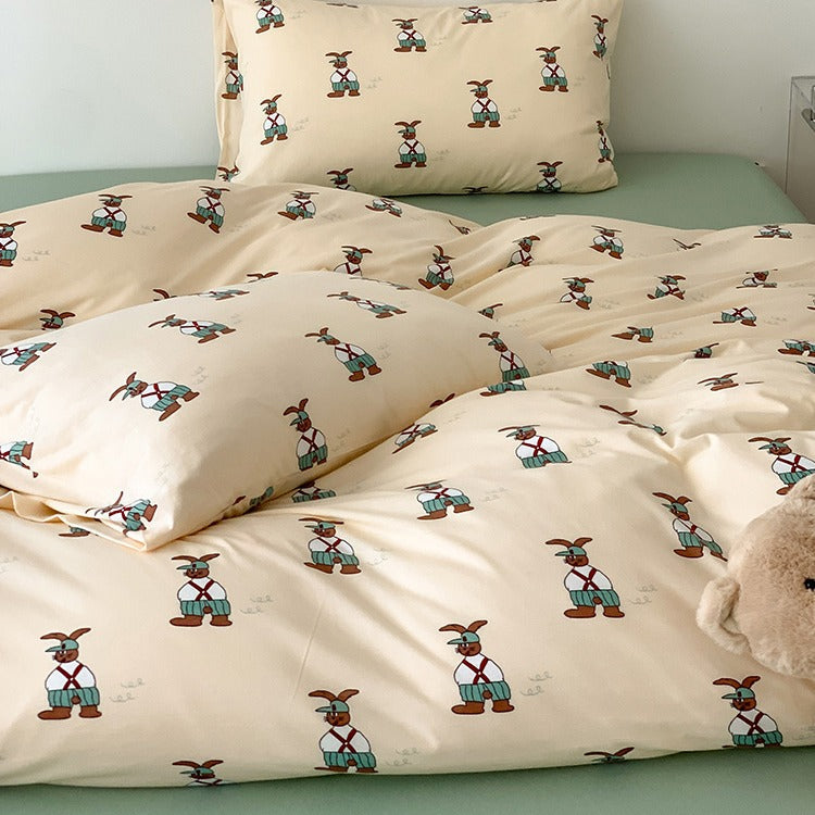 Baby and toddler bedding set made of soft cotton percale with cheerful elephant design
