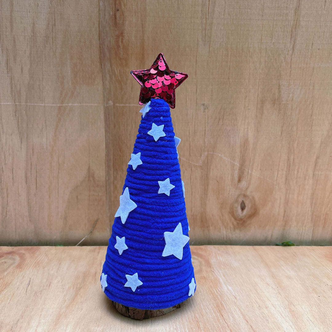 Unisex festive table tree made of knitted fleece with star topper and wooden base Kalsten