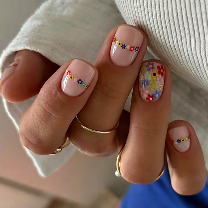 Artificial nail set with floral designs and high-quality embellishments Kalsten