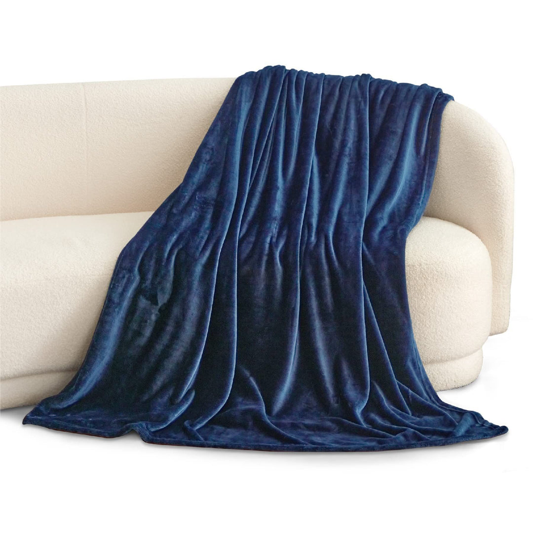 Ladies luxurious fleece blanket with soft texture Kalsten