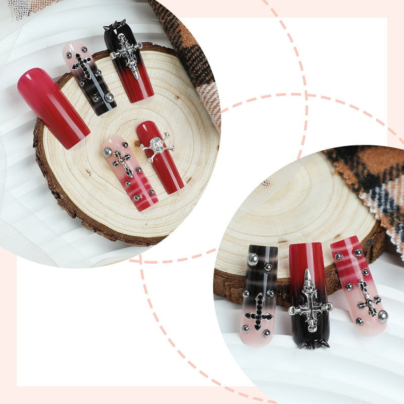 Artificial Nail Art with Glamorous Gothic Design Kalsten
