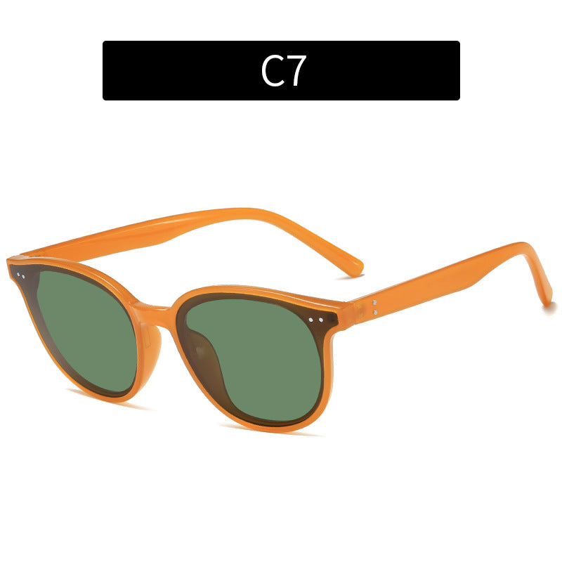 Trendy Cat-Eye Sunglasses with Unique Tortoiseshell Frame