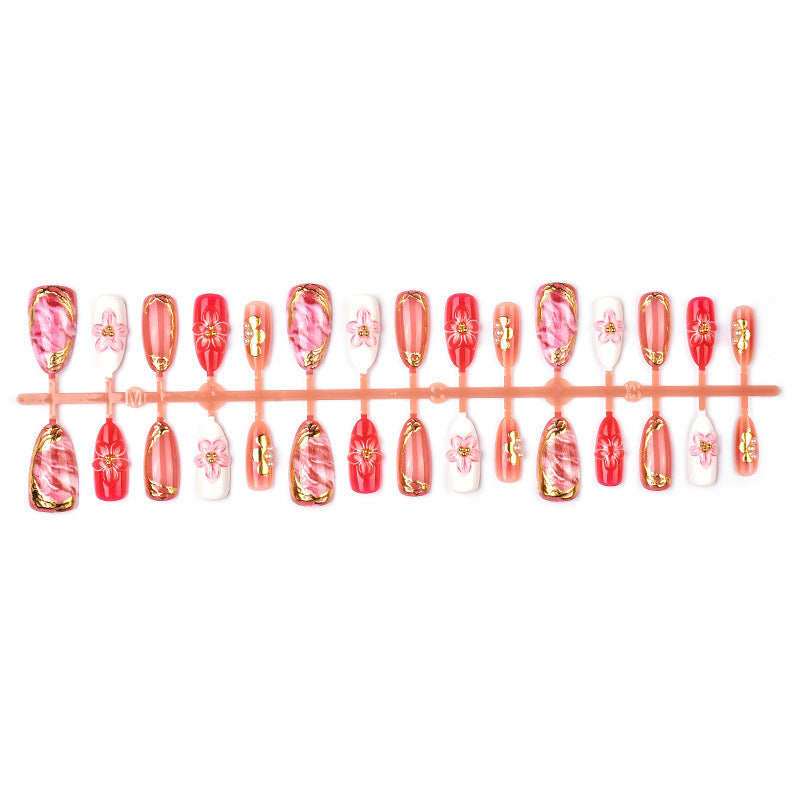 Artful nail tips with a floral touch Kalsten