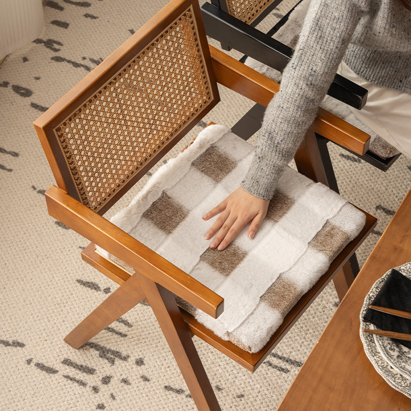 Padded seat cushion with faux fur cover and fastening straps Kalsten