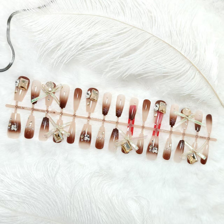 Artificial nails with luxurious design and elegant decorations Kalsten