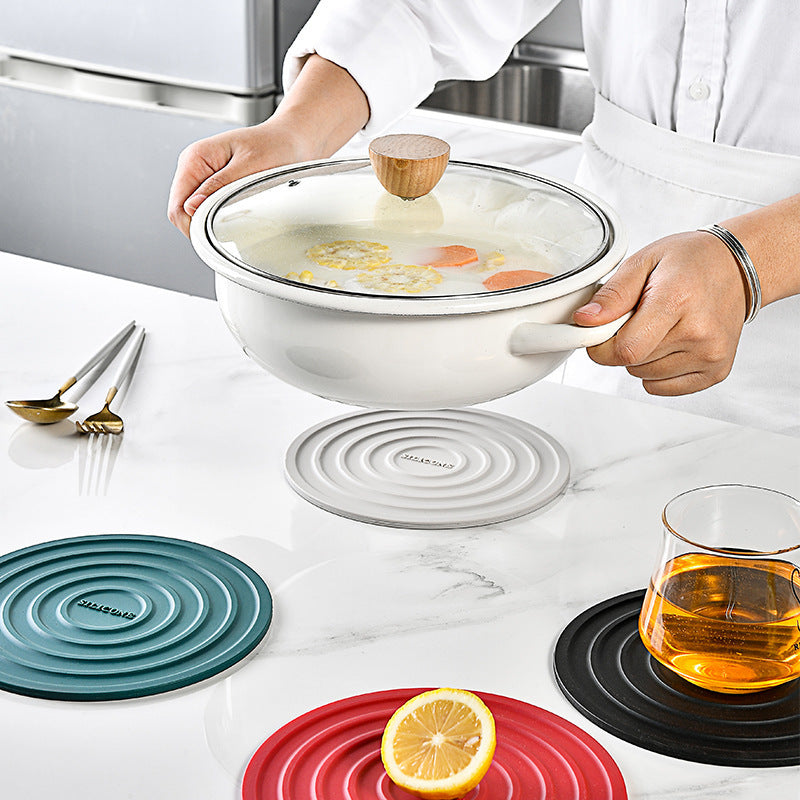 Silicone pot lid with innovative steam vent Kalsten