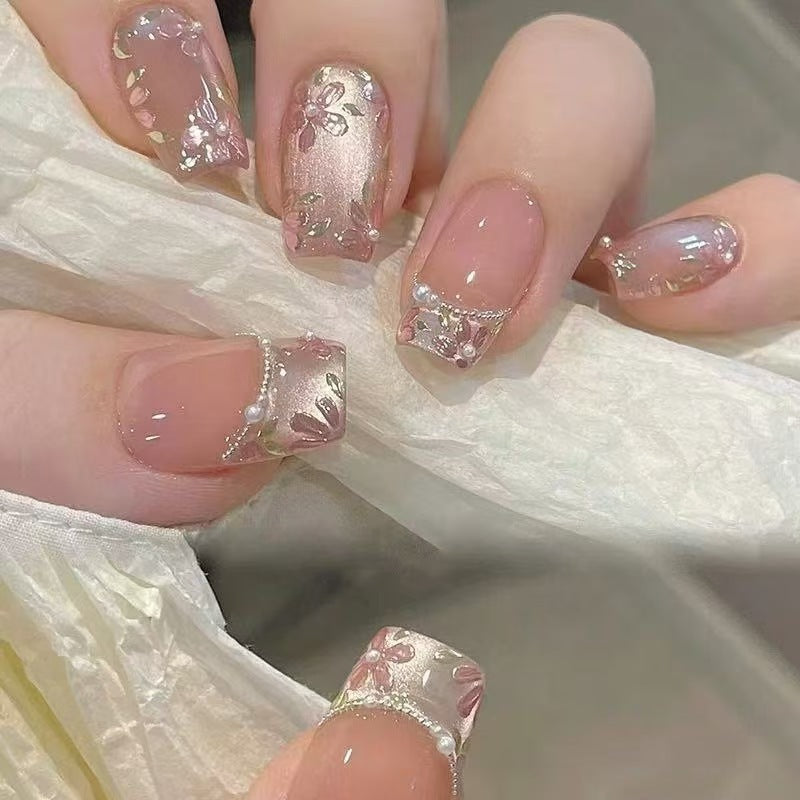 Artificial Nail Set with Floral Accents Kalsten