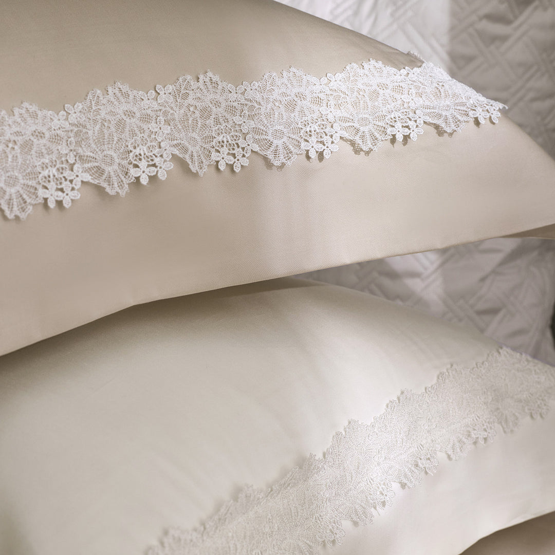 Luxury cotton satin bedding set with fine lace trim in hotel style