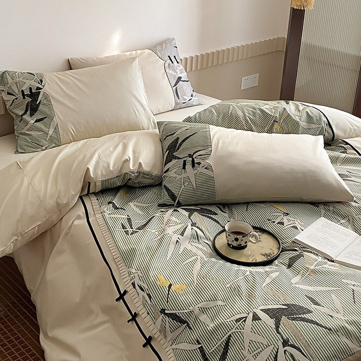 Reversible satin bedding set with quilted décor and botanical bamboo print