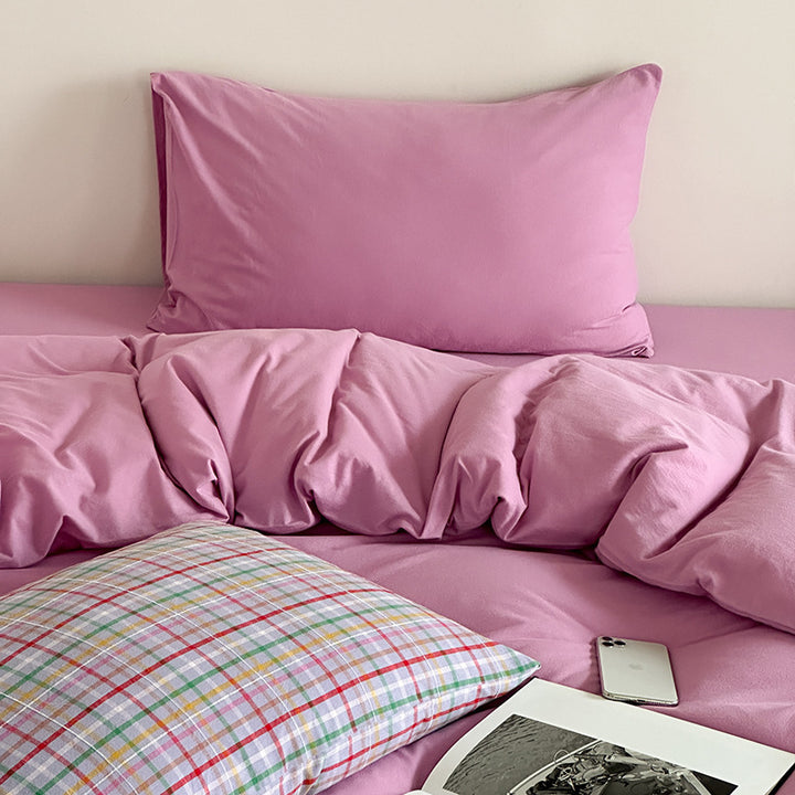 Minimalist Mako satin bedding set with extra-soft surface and easy-care weaving