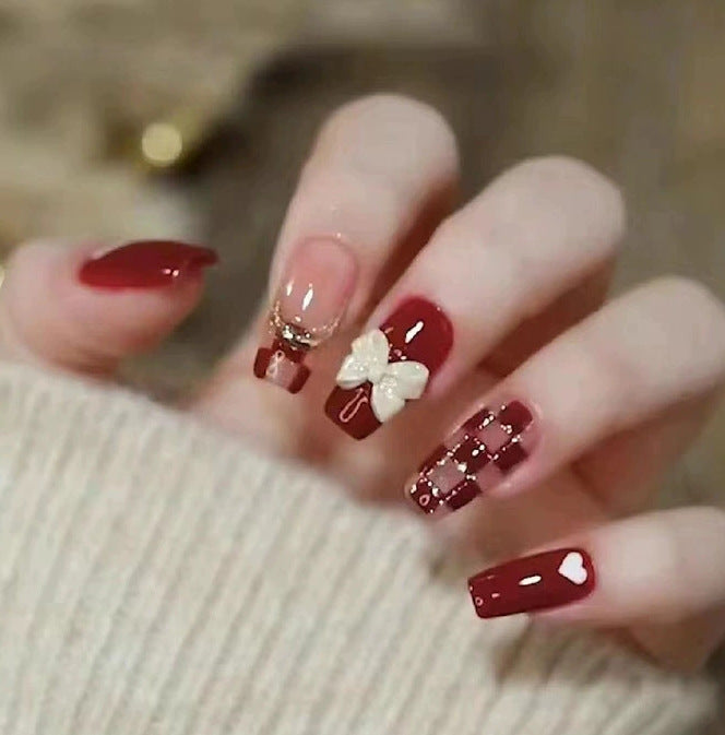 Elegant nail design with pearl embellishment Kalsten