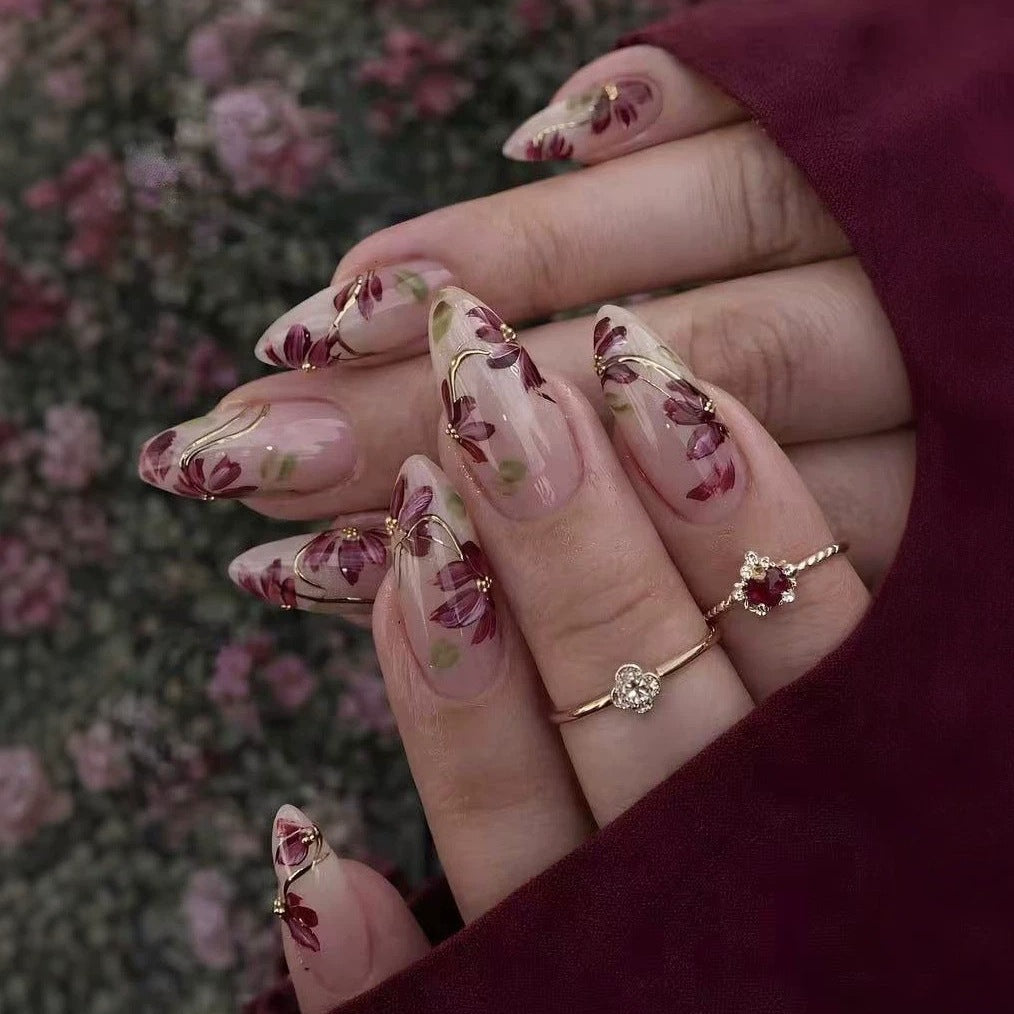 Artificial nail set with floral patterns and golden accents Kalsten