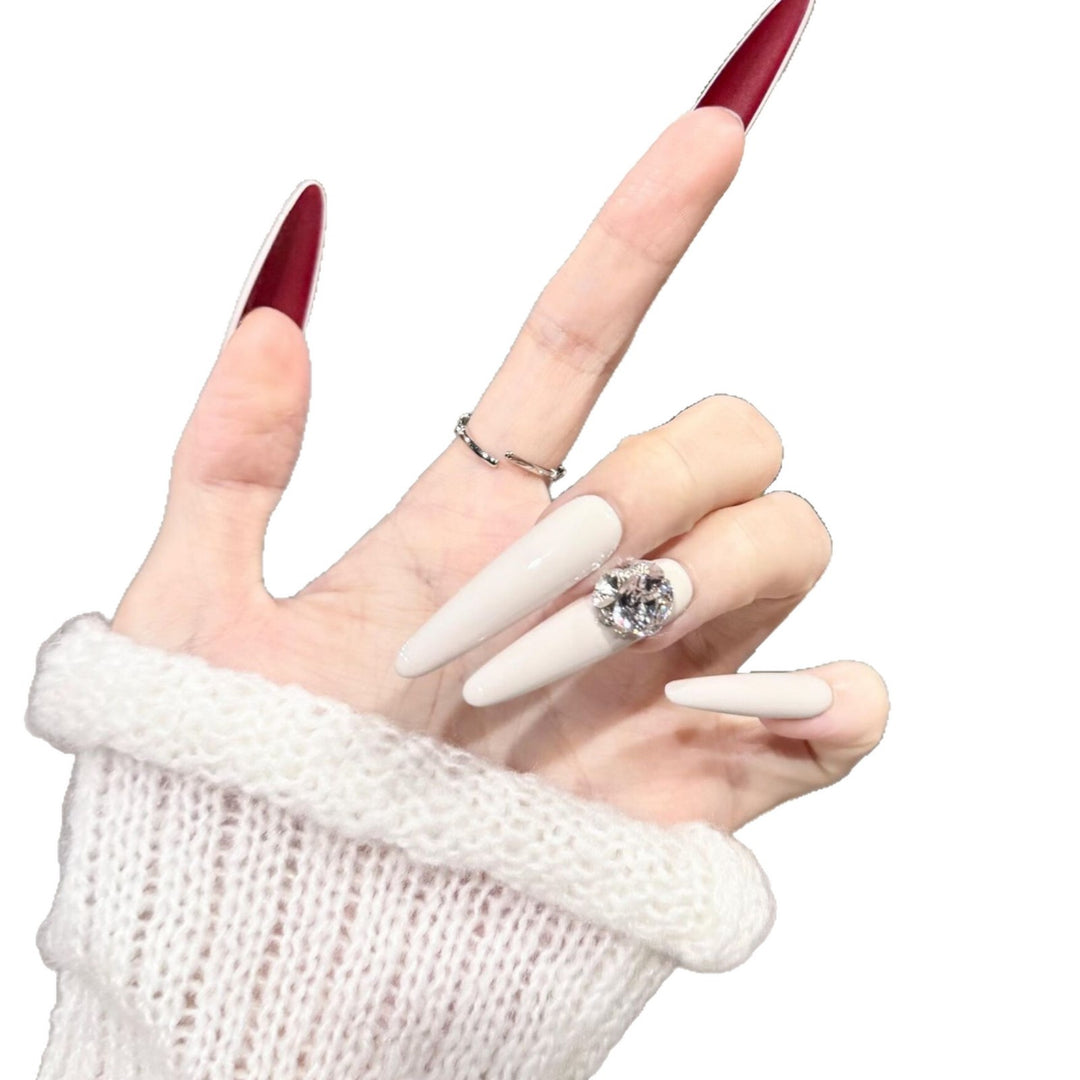Artificial nails with elegant glitter accent Kalsten