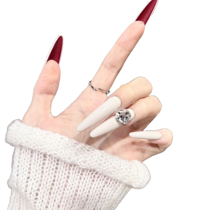 Artificial nails with elegant glitter accent Kalsten