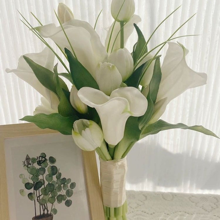 Elegant Floral Bridal Bouquet
