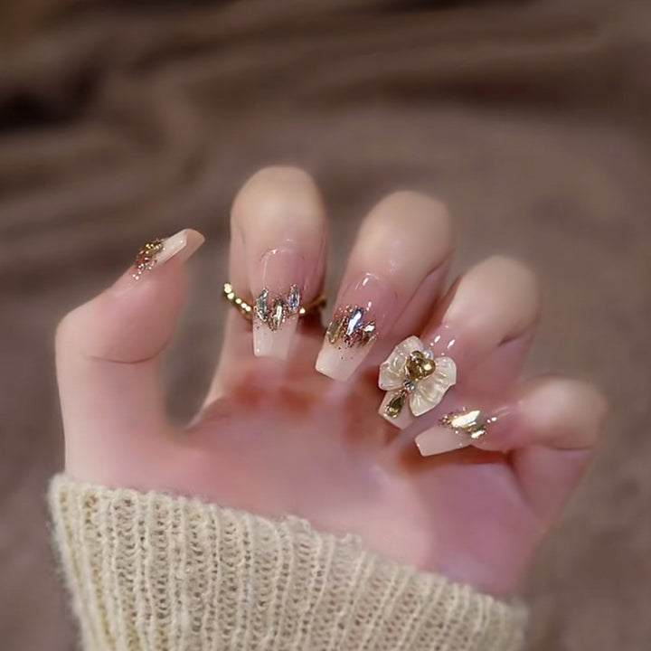 Glamorous artificial nails with delicate flower and glitter effects Kalsten