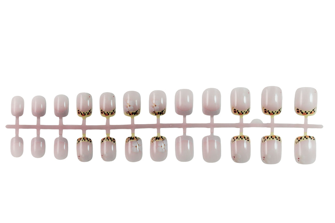 Artificial nail set with elegant French tip and floral accent Kalsten