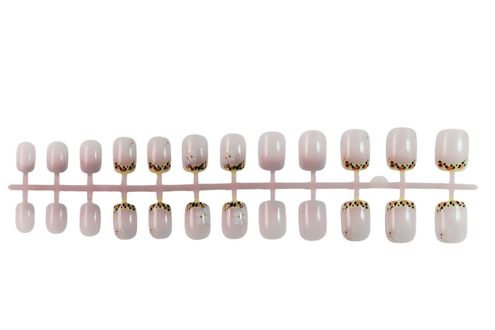 Artificial nail set with elegant French tip and floral accent Kalsten