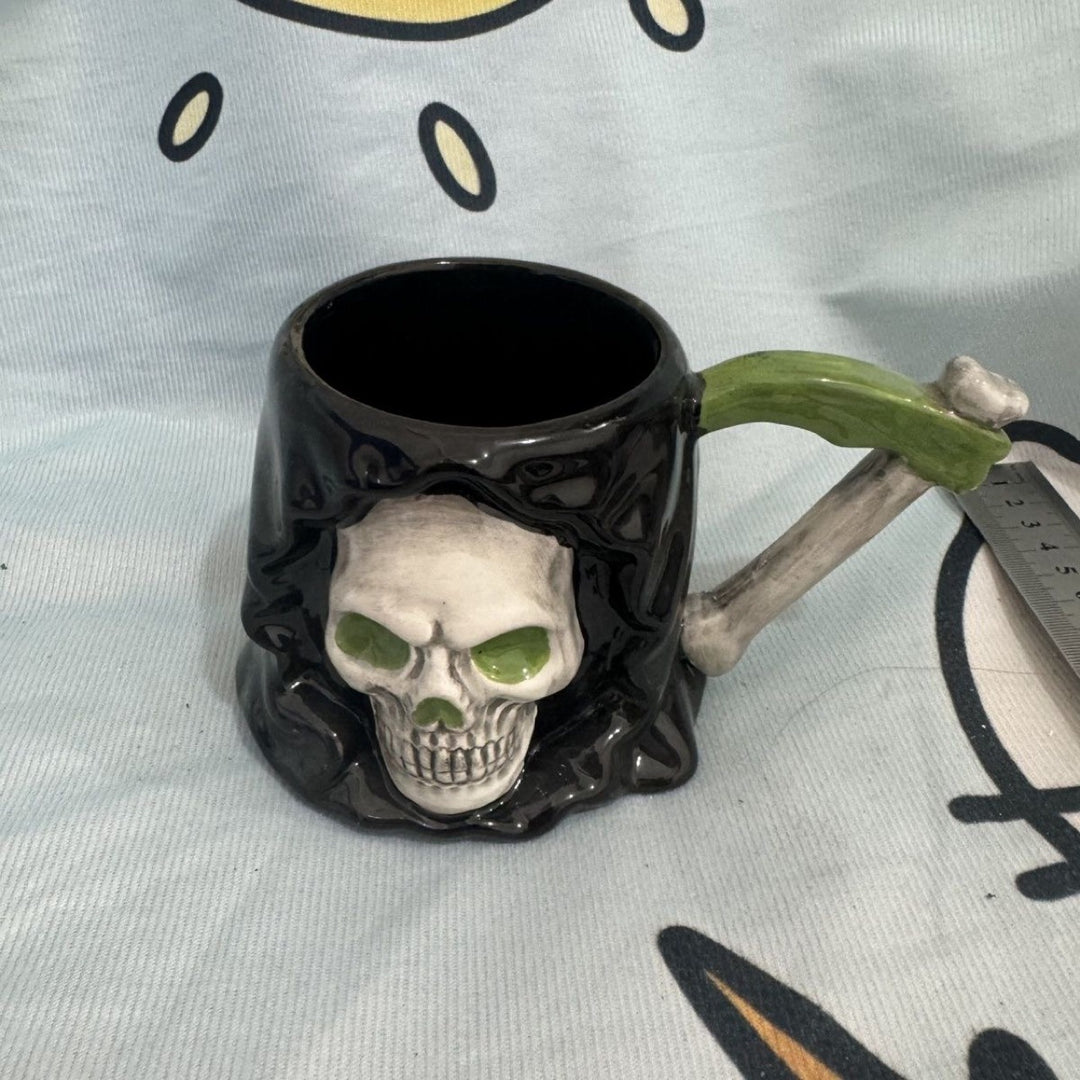 Creepy Skull Mug Kalsten