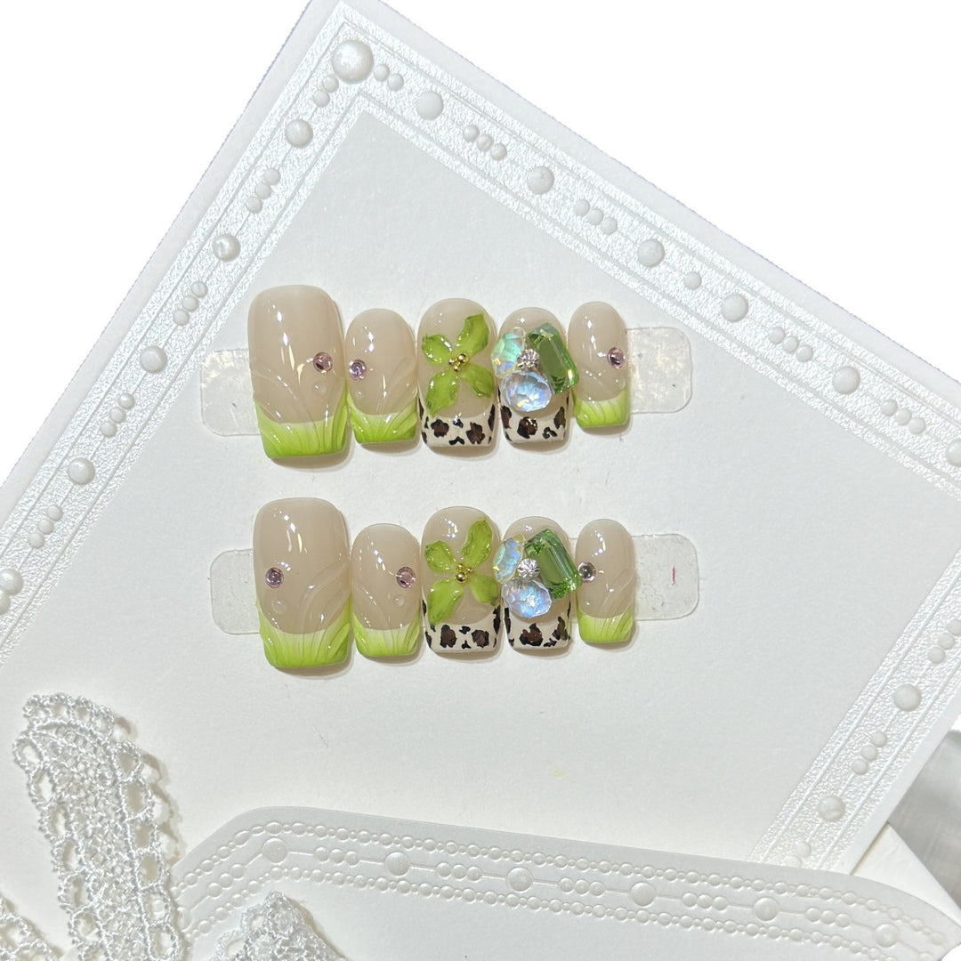 Floral-Themed Press-On Nail Set Kalsten