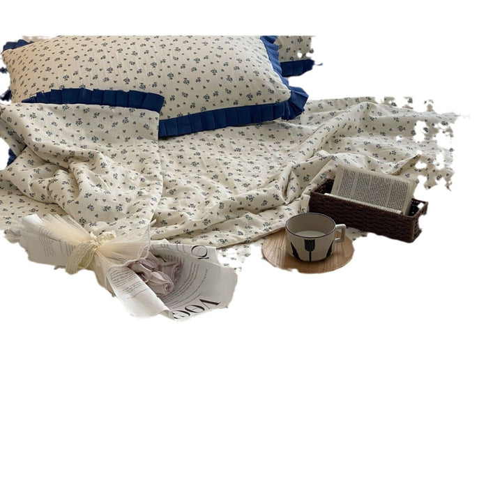 Bedding set made of cotton percale with gathered frill edge and fine floral print