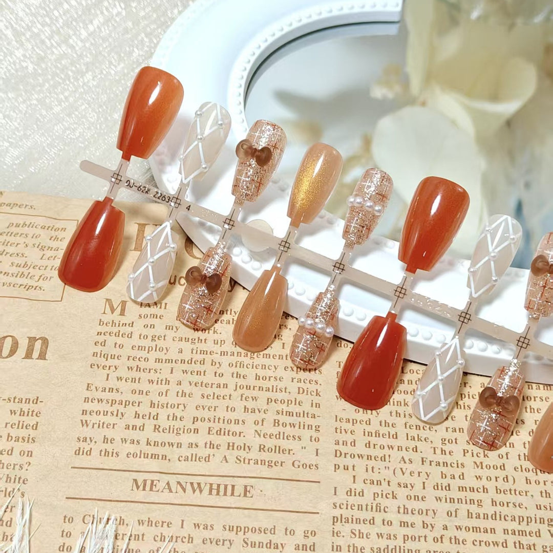 Artificial nails with elegant pearl decorations Kalsten