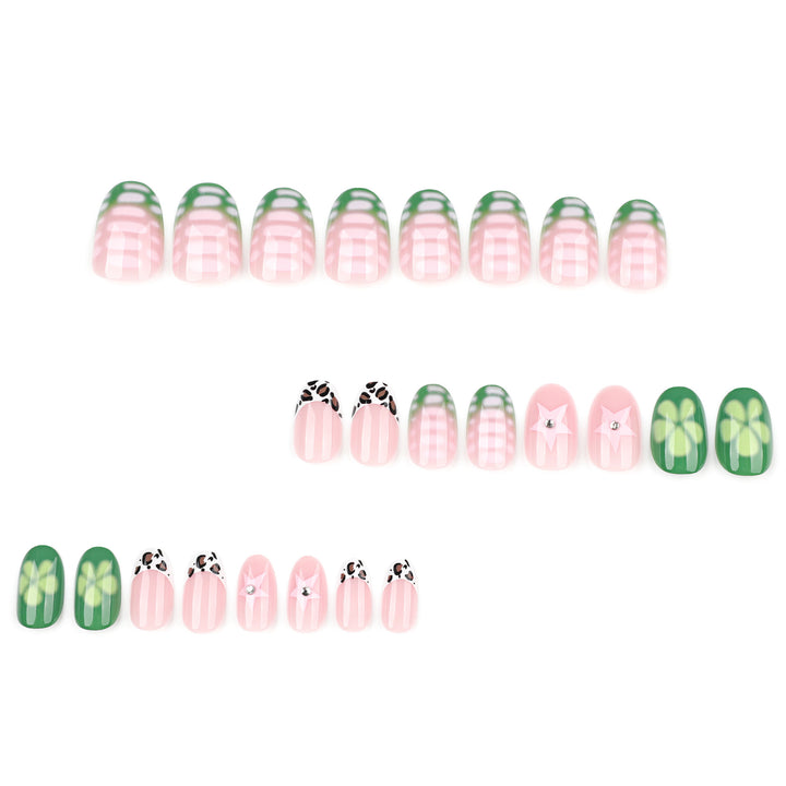 Artificial nail art with floral accents Kalsten