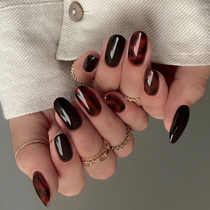 Glamorous artificial nails with glossy finish Kalsten