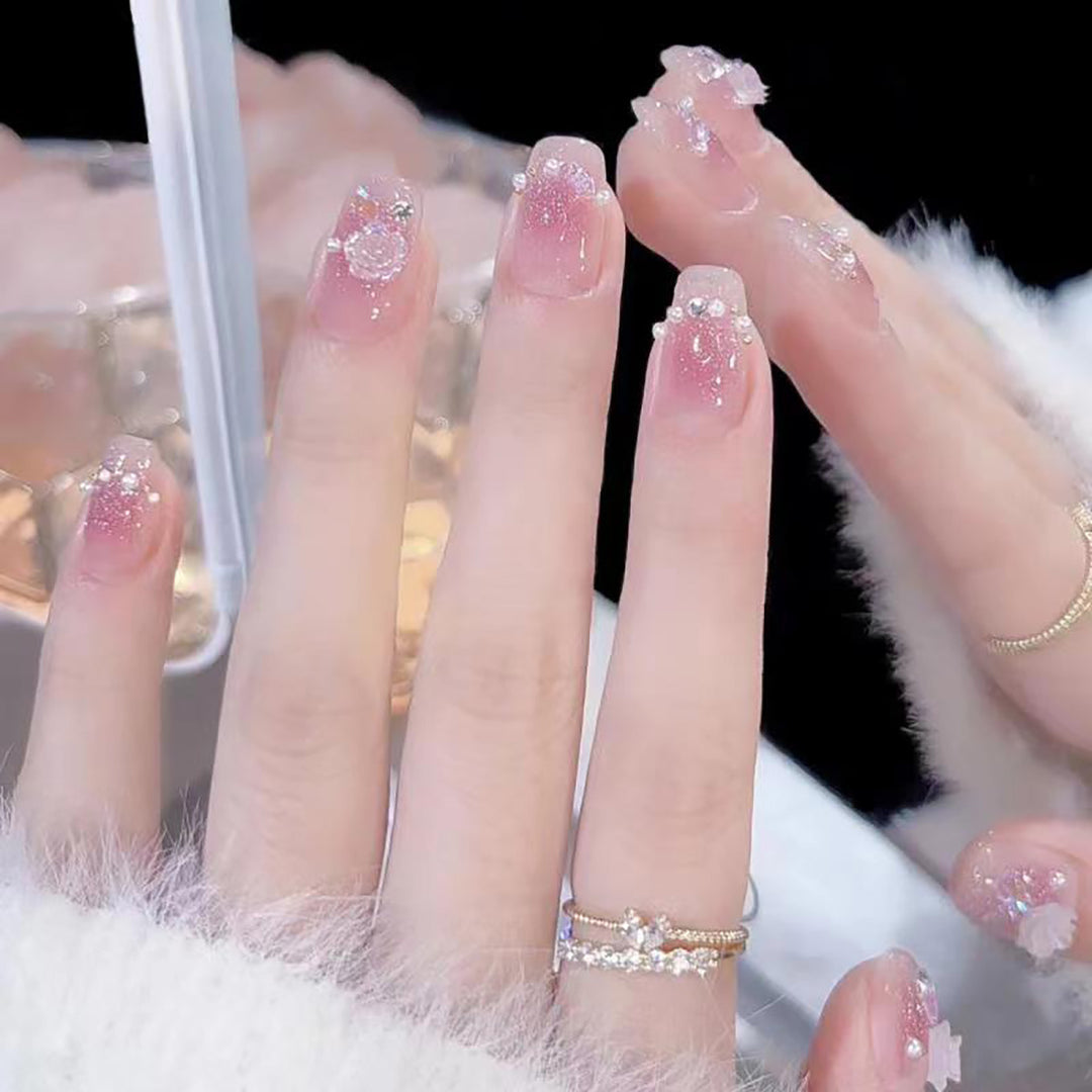 Festive Holiday Themed Press-On Nail Art Kalsten