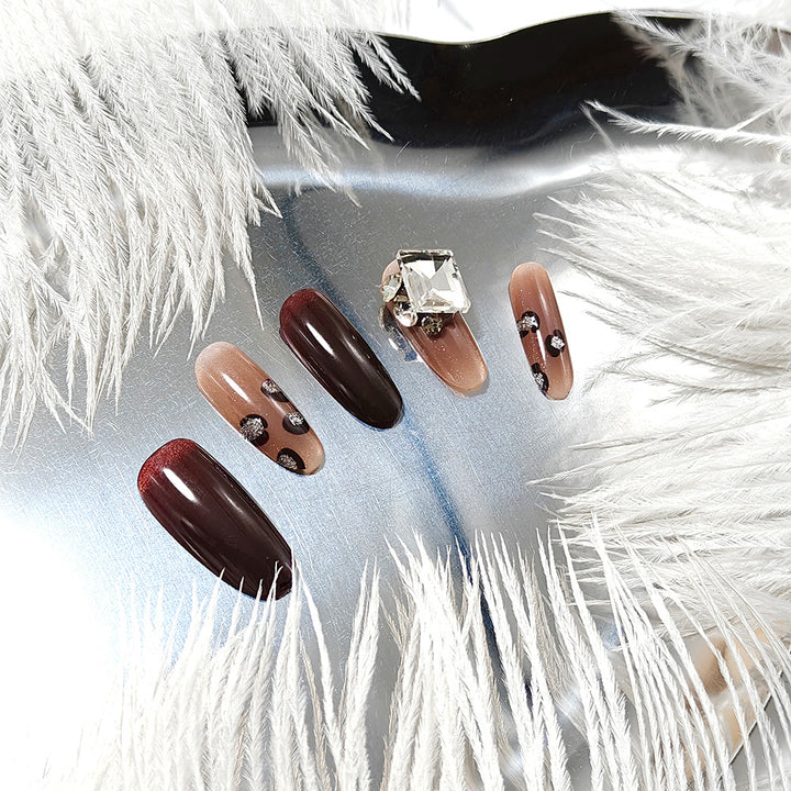 Artificial nails with luxurious glitter accents Kalsten