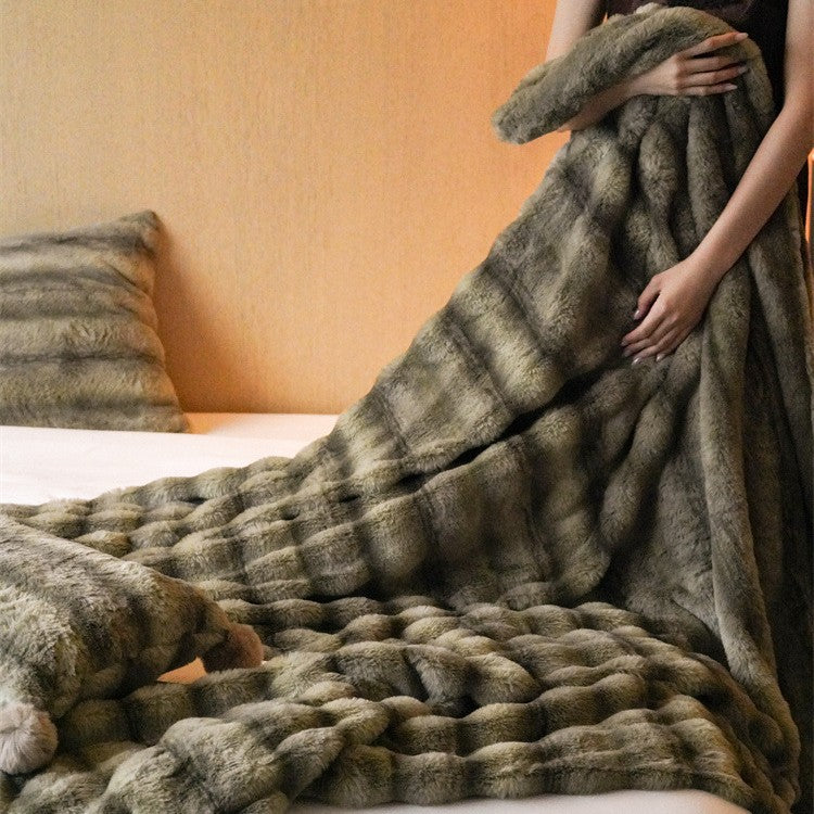 Luxurious faux fur throw blanket with extra soft pile Kalsten