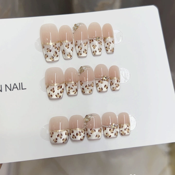 Elegant Press-On Nail Set with Luxe Design Kalsten