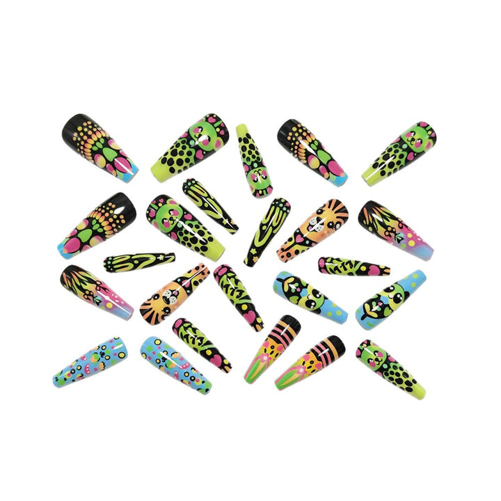 Elaborate nail art with animal motifs Kalsten