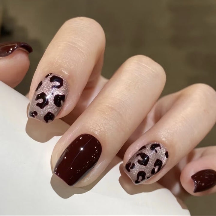 Artificial nails with elegant ombre effect and glitter coating Kalsten