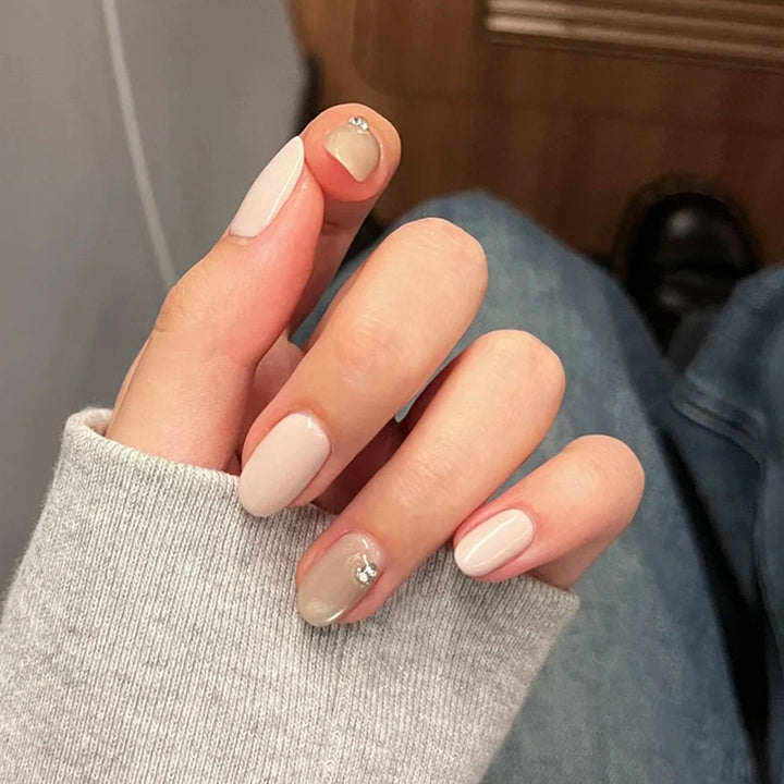 Elegant Press-On Nail Tips with Gold Accents Kalsten