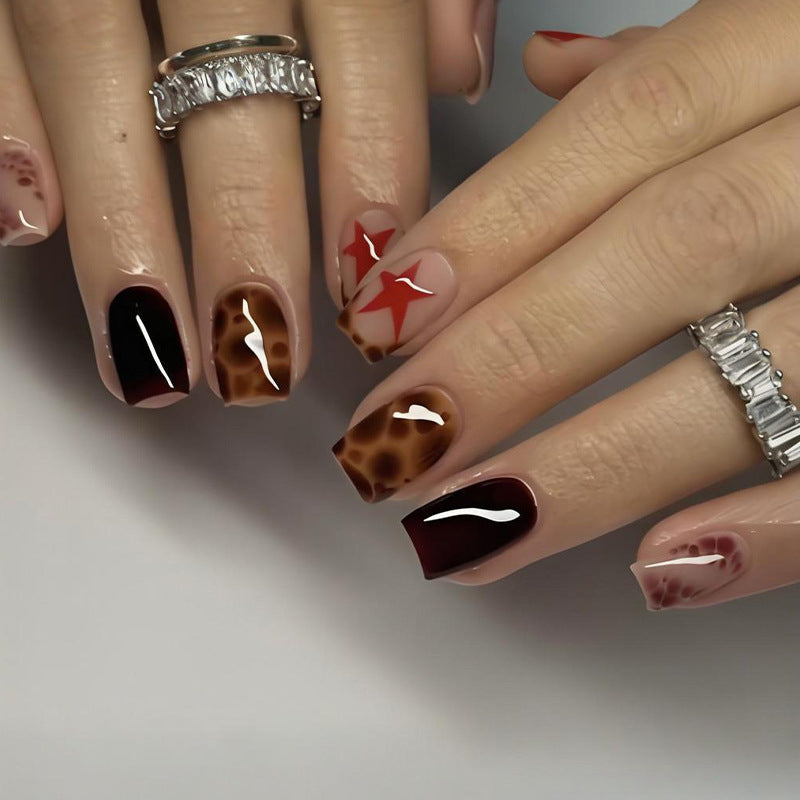 Artificial Nails with Elegant Accents Kalsten