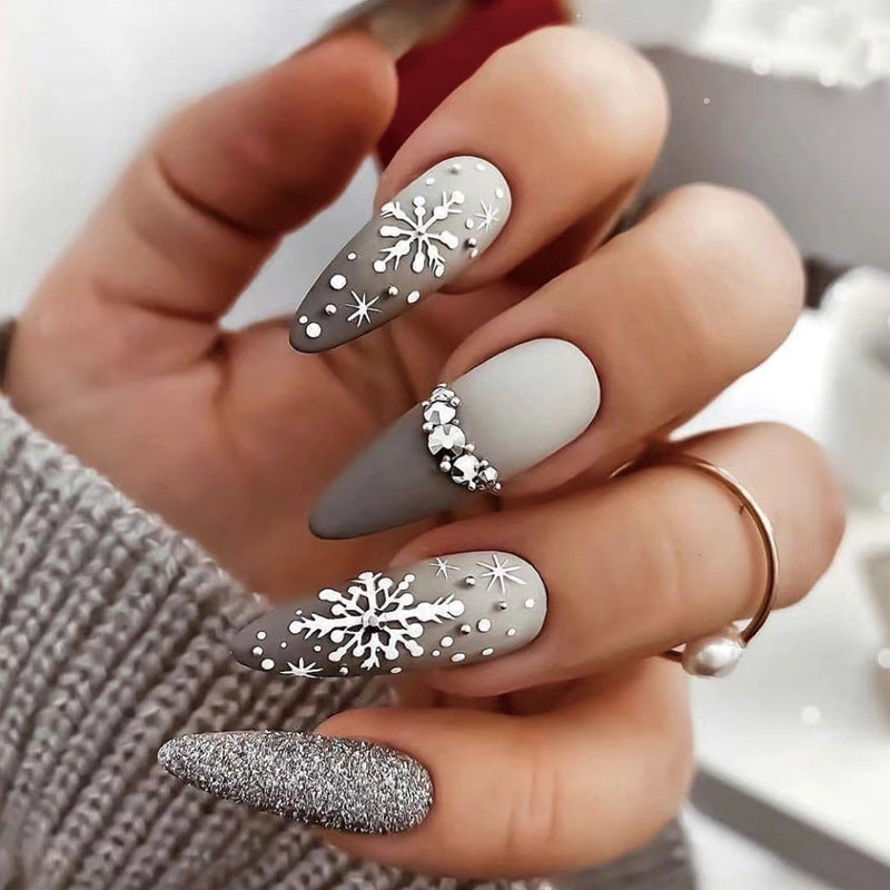Glamorous nail art with snowflake design Kalsten
