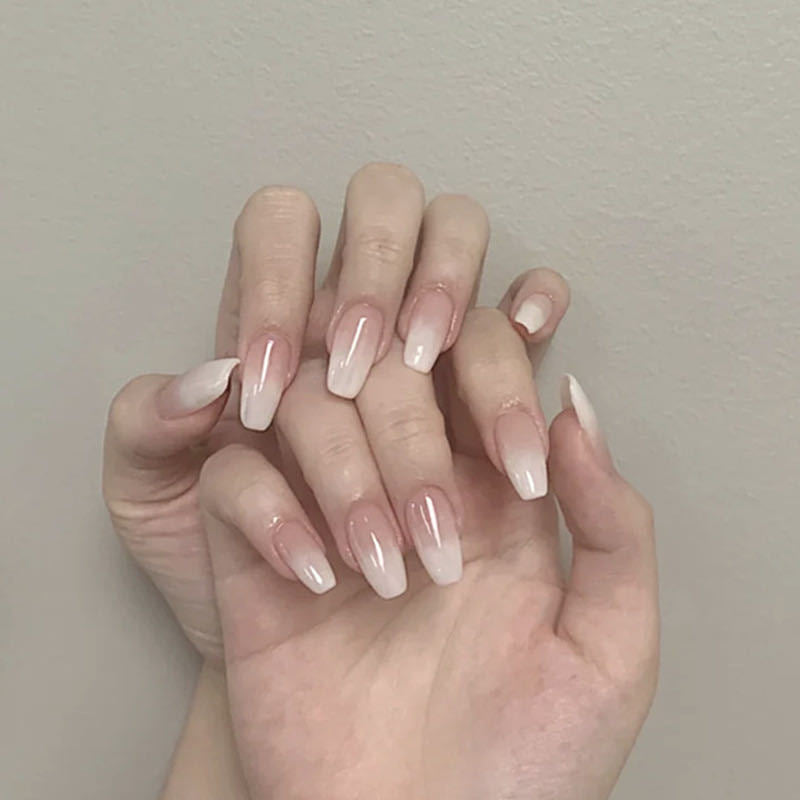 Stylish art nails with floral accents Kalsten
