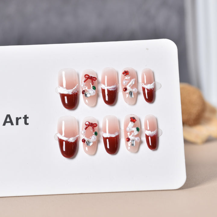 Holiday-Themed Press-On Nail Art Kalsten