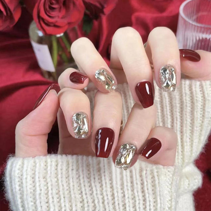 Artificial nail set with elegant glitter and metallic accents Kalsten
