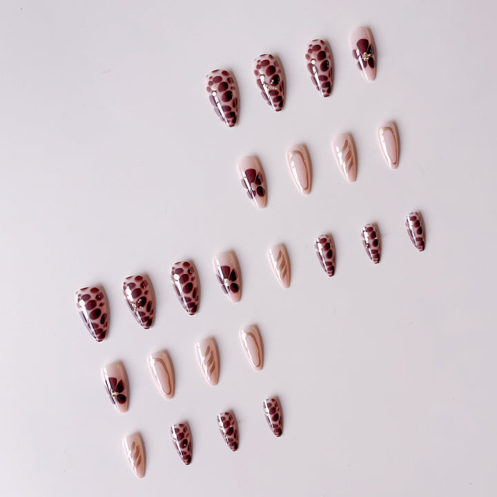 Nail art set with luxurious 3D decorations and golden accents Kalsten