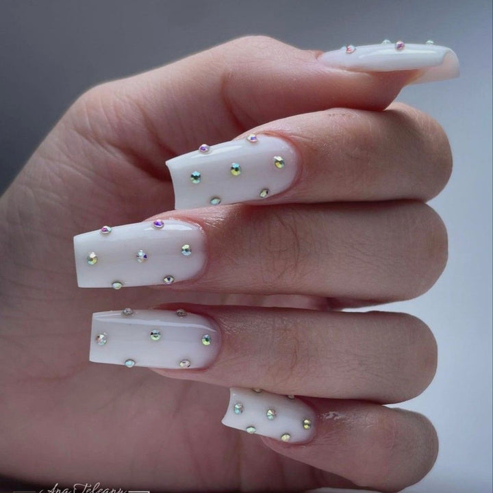 Acrylic nail set with elegant rhinestone decorations Kalsten