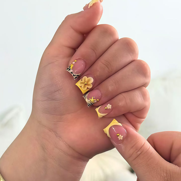 Floral Design Press-On Nail Extensions Kalsten