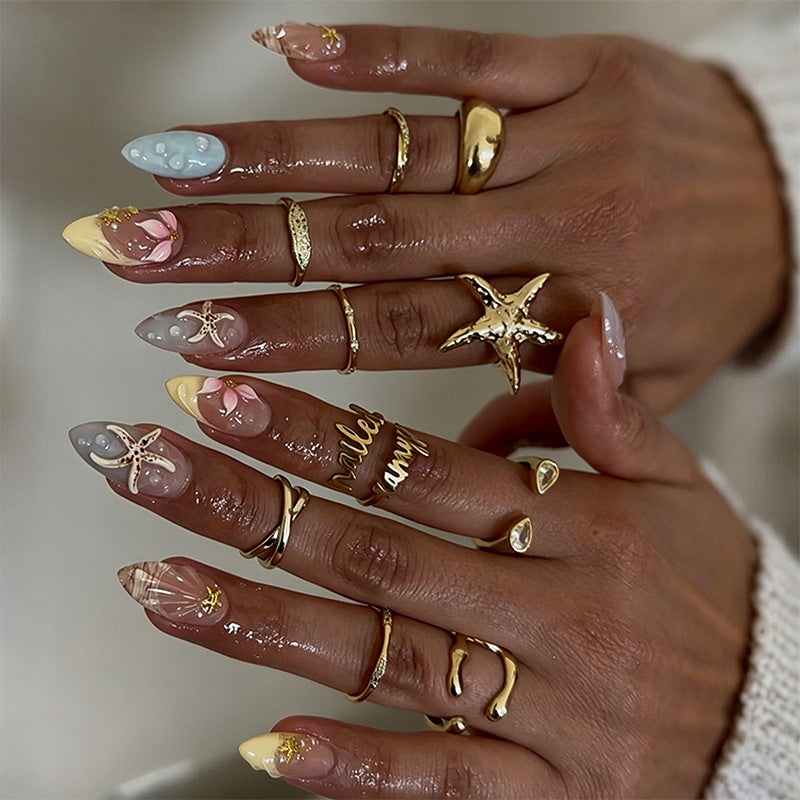 Artful nail set with floral accents Kalsten