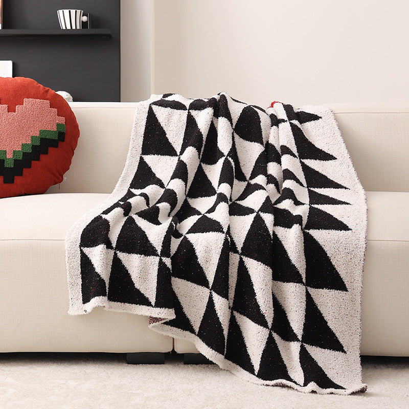 Coarsely woven decorative blanket with geometric jacquard pattern and soft bouclé Kalsten