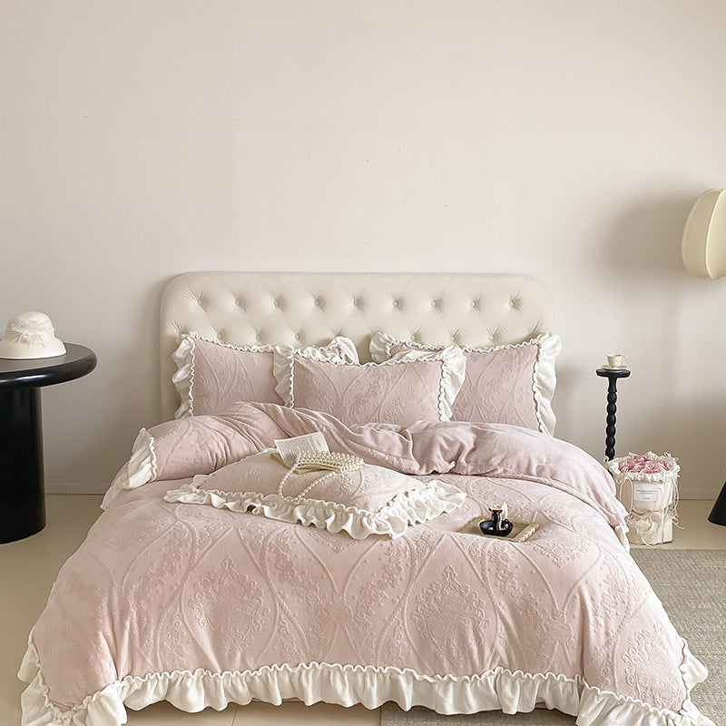 Bedding set with quilted jacquard relief and decorative ruffle