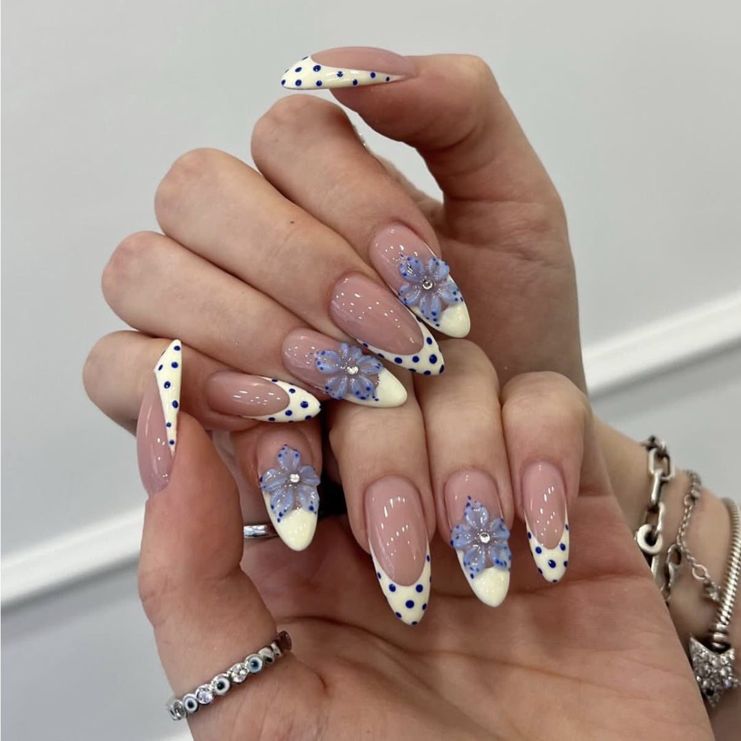 Artful stiletto nails with floral design Kalsten